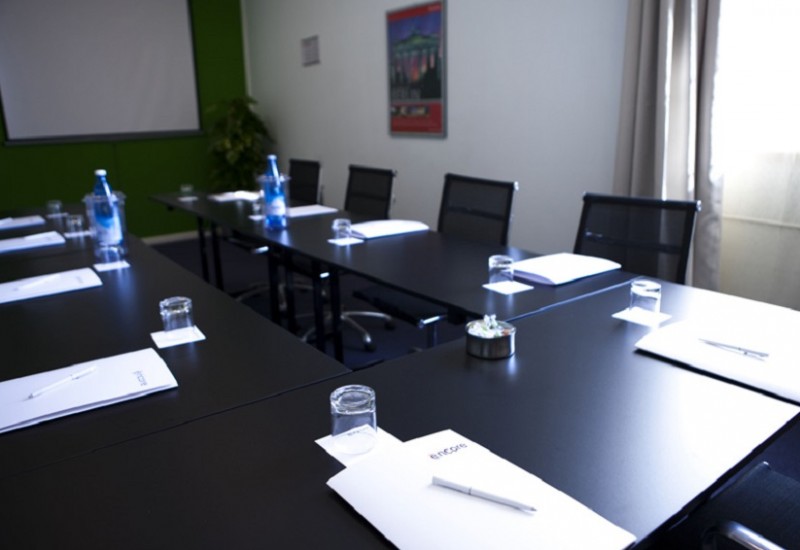 green-meeting-room-ramada-encore-hotel-bologna-jpg-cut